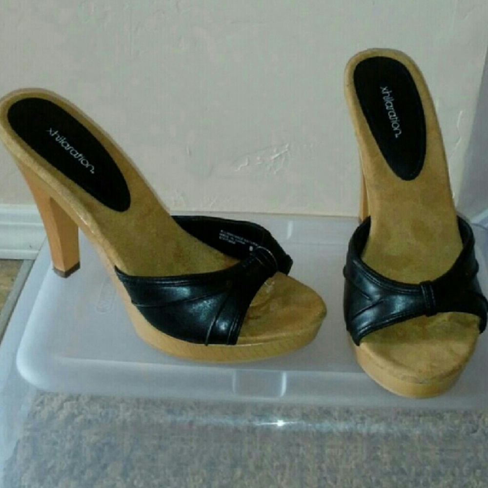 AUCTION NWOT Faux leather and wood heels